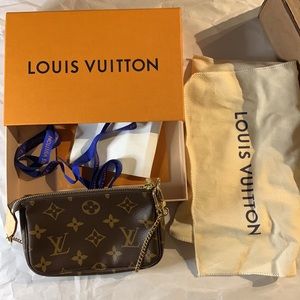 100% authentic brand new Mini Pochette Accessories